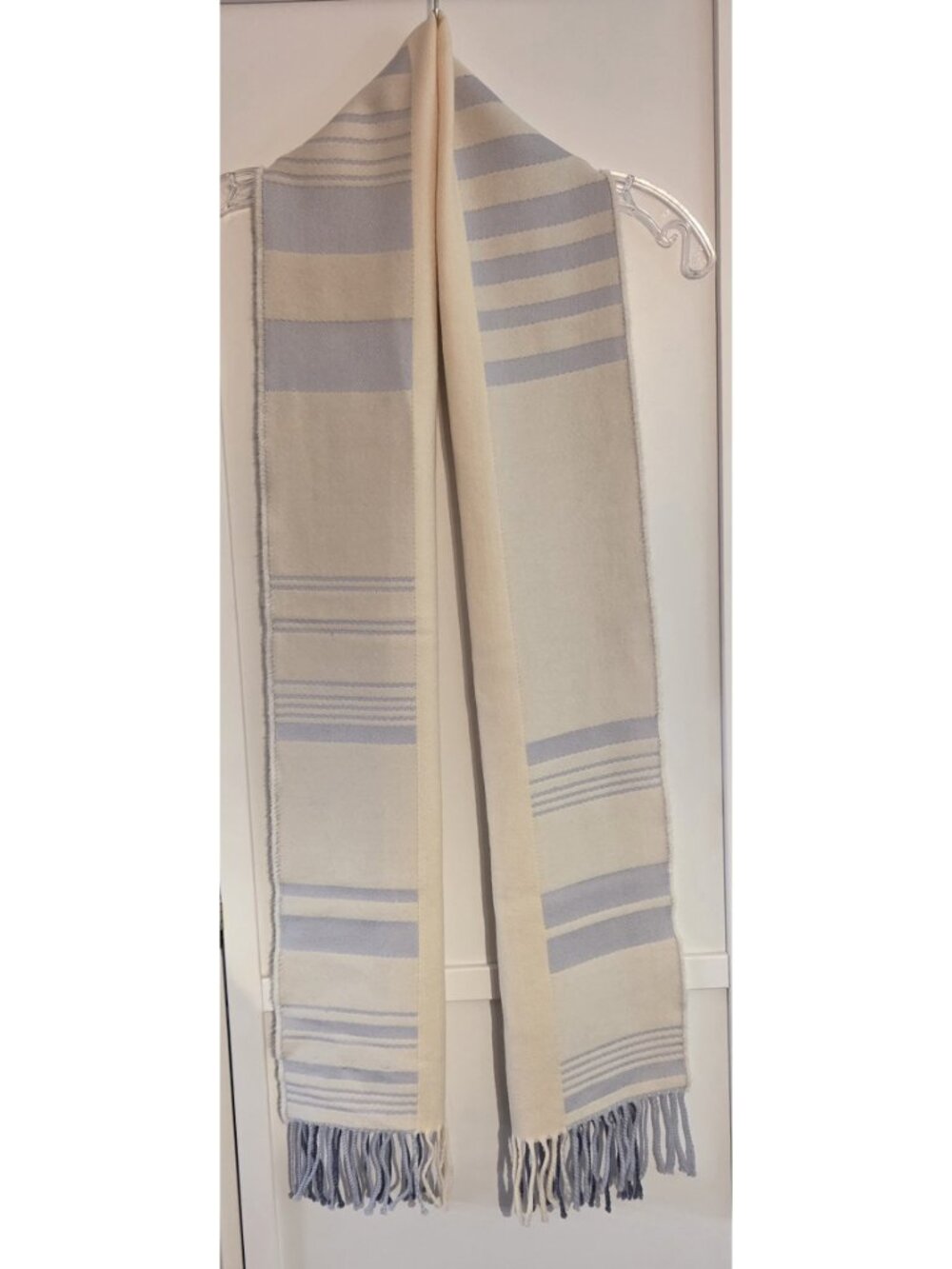 Johnstons of Elgin 100% extrafine merino wool fringed scarf; made in Scotland